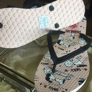 SNOOPY FLIP FLOPS